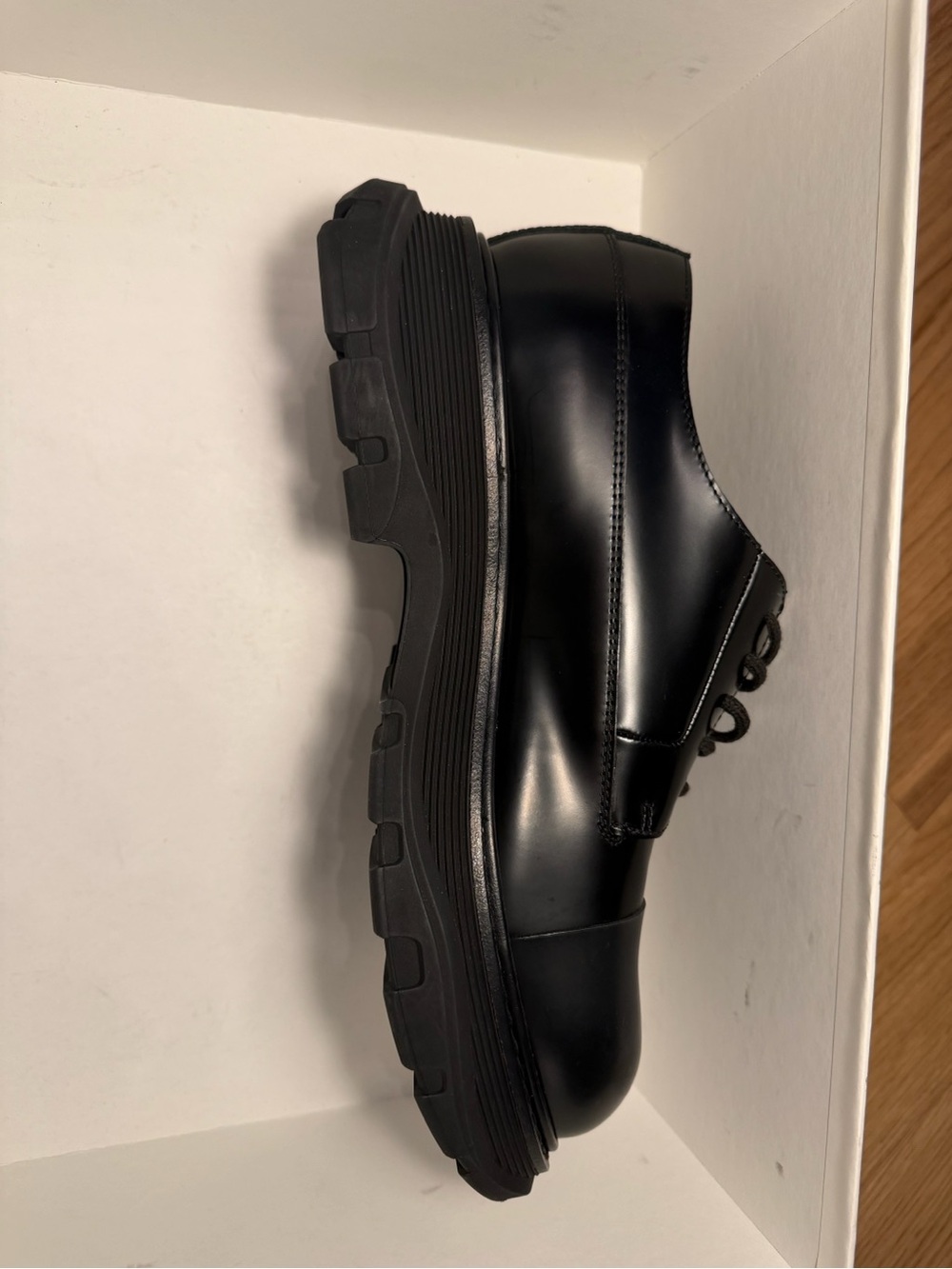 Alexander McQueen Black Men Leather Derby Shoes - Picture 6 of 8